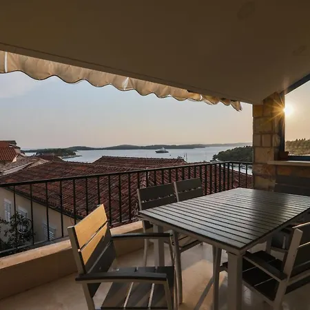 Willa Penthouse In Old Dalmatian House - Flybridge Hvar Town Zewnętrze zdjęcie