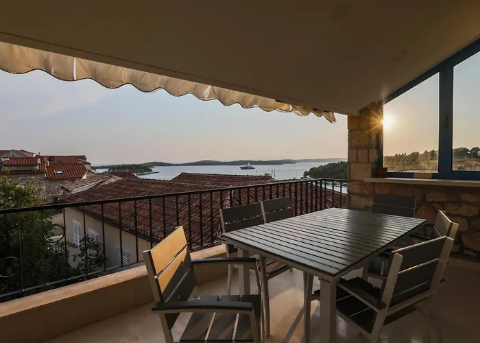 Penthouse In Old Dalmatian House - Flybridge