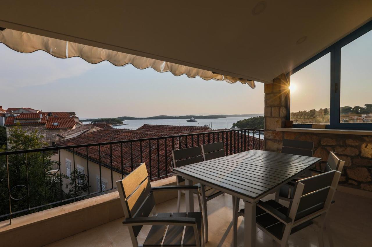 Penthouse In Old Dalmatian House - Flybridge * Hvar Town