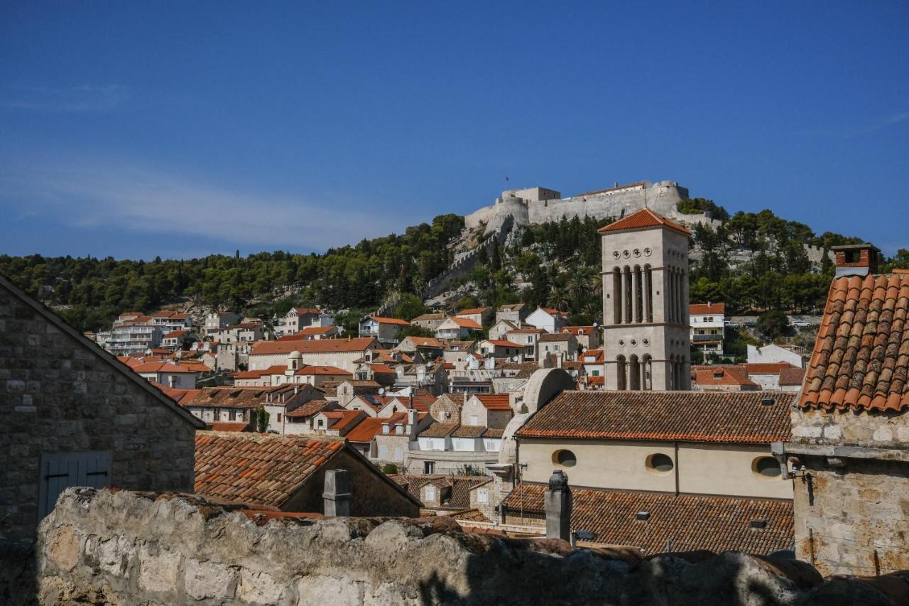 Penthouse In Old Dalmatian House - Flybridge * Hvar Town