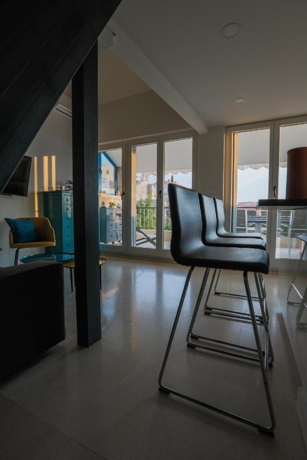 Penthouse In Old Dalmatian House - Flybridge * Hvar Town