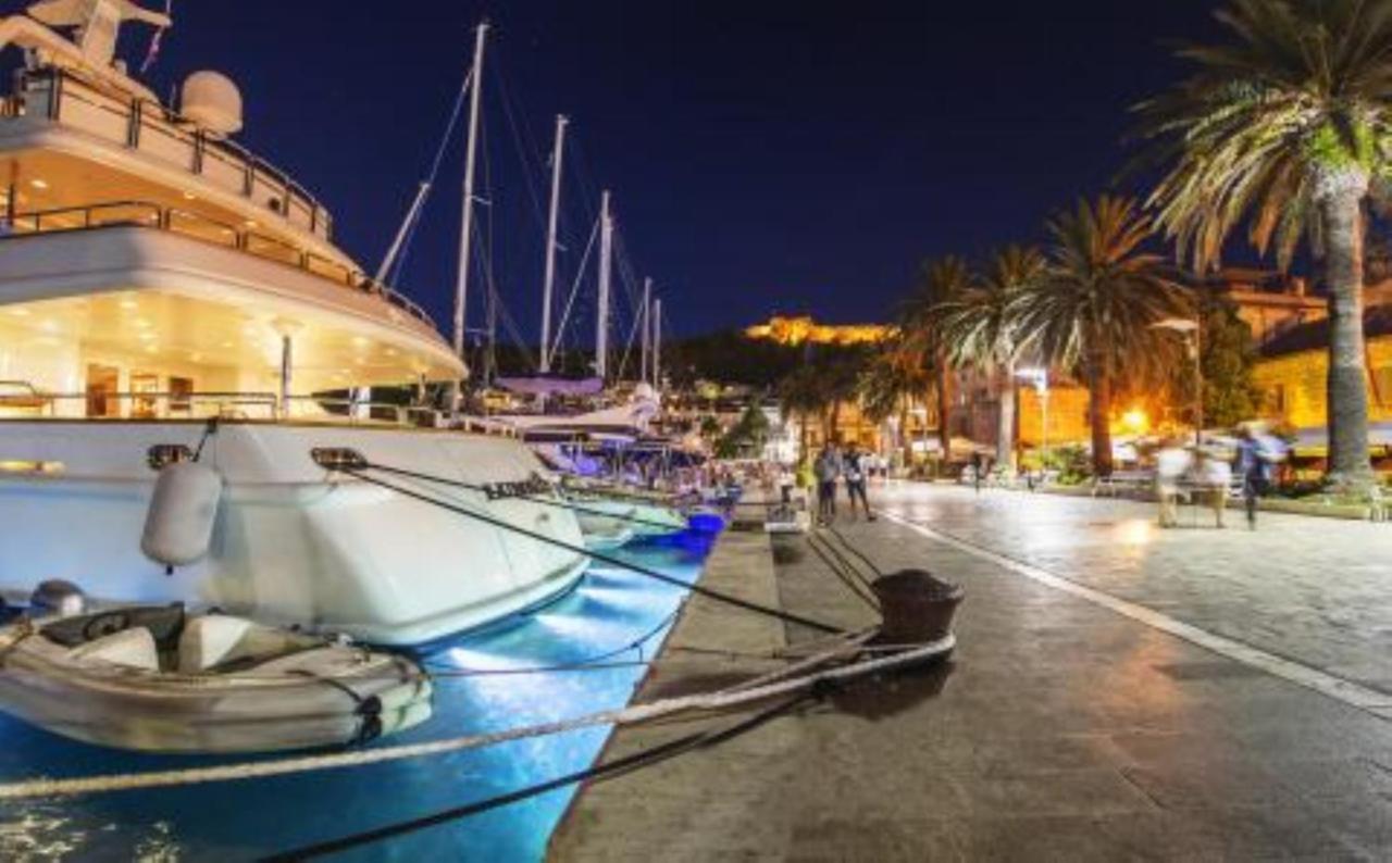 Semesterbostad Penthouse In Old Dalmatian House - Flybridge *
