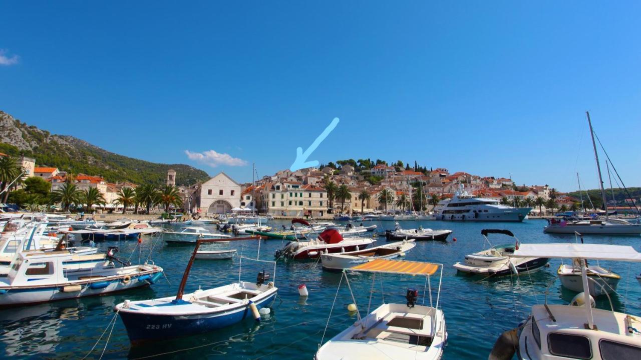 Penthouse In Old Dalmatian House - Flybridge Semesterbostad Hvar Town