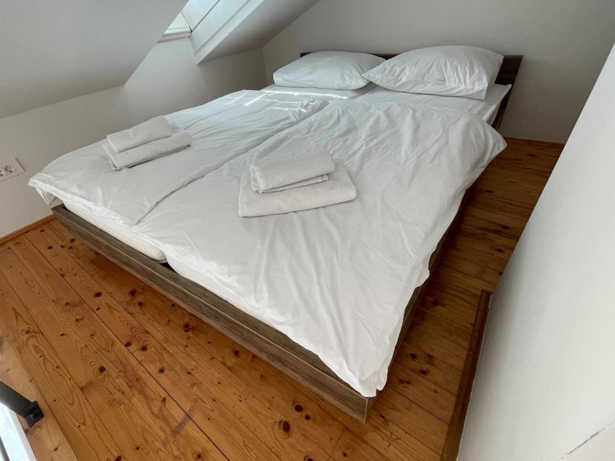 Semesterbostad Penthouse In Old Dalmatian House - Flybridge