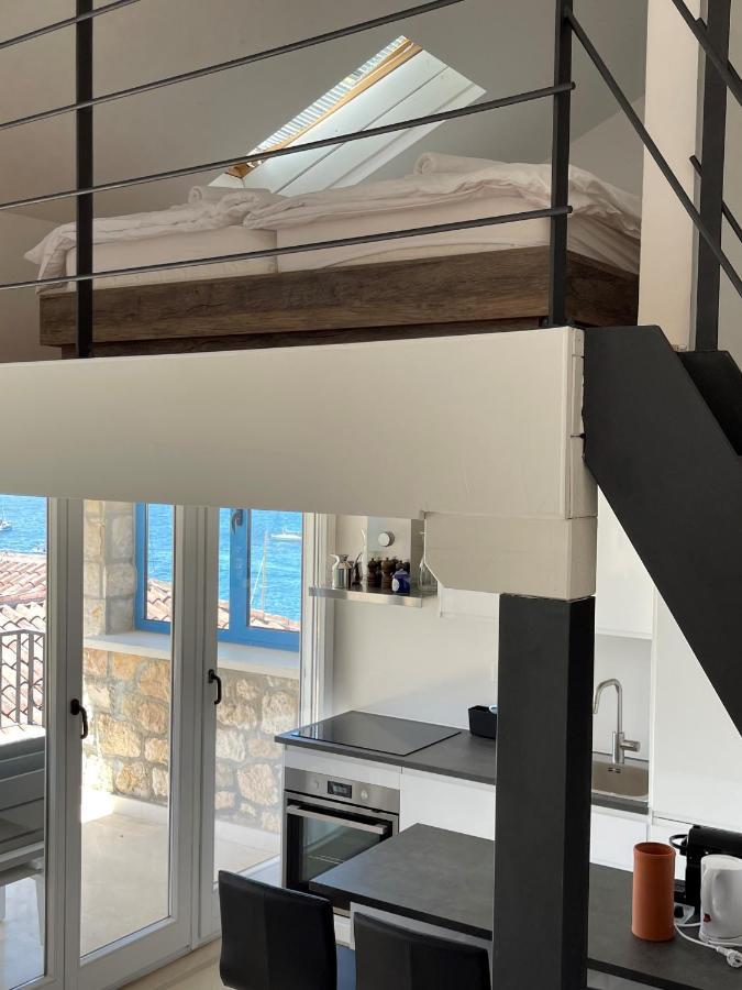Penthouse In Old Dalmatian House - Flybridge Hvar Town