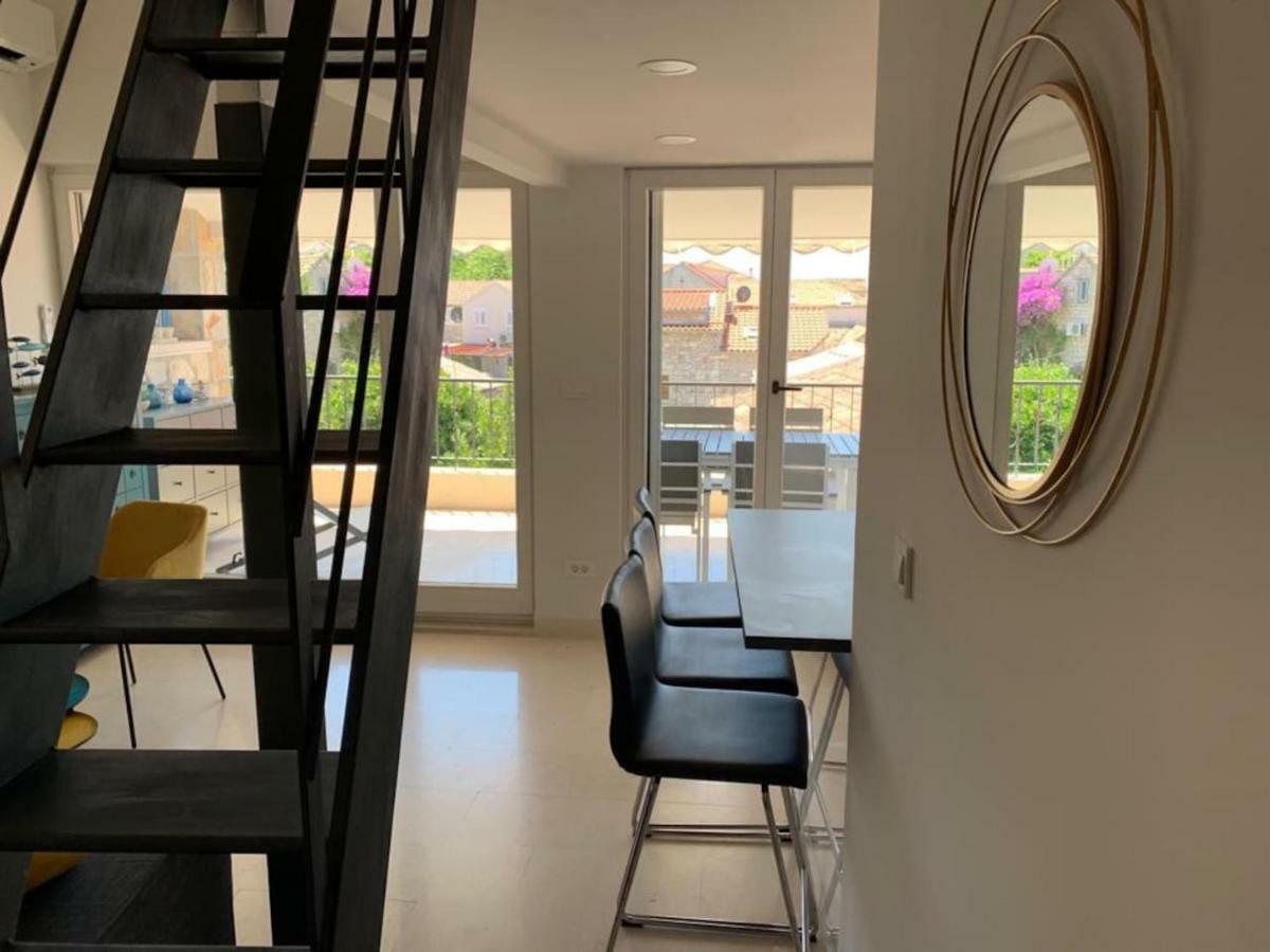Semesterbostad Penthouse In Old Dalmatian House - Flybridge *