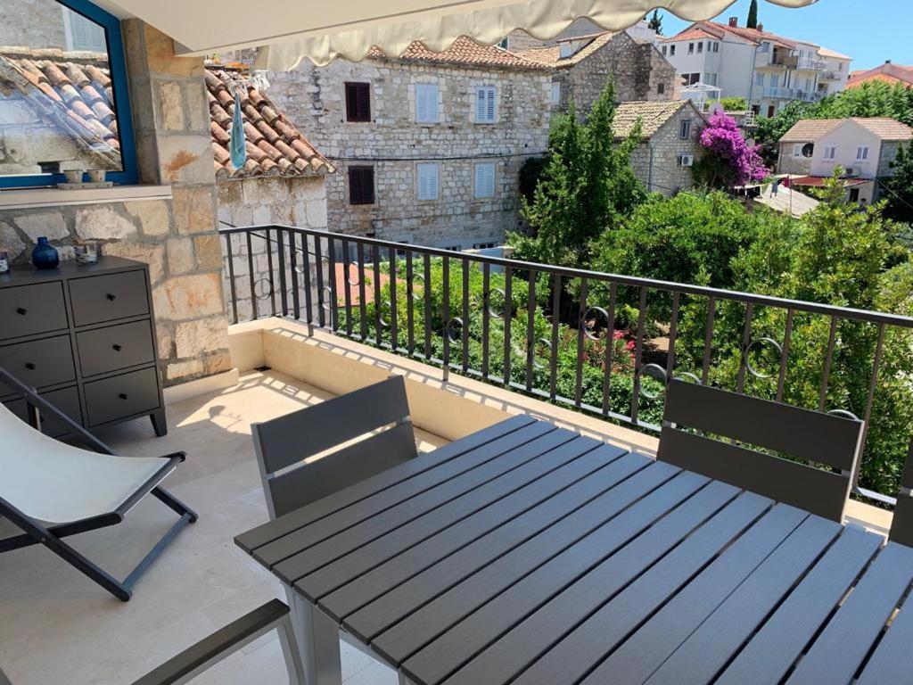 Penthouse In Old Dalmatian House - Flybridge Semesterbostad *